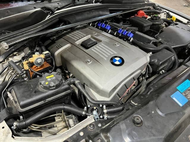 Газобаллонное оборудование под капотом автомобиля в «Зоне Ремонта»